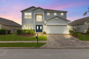Luxurious 4 Bedroom Home with Pool near Disney